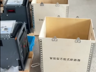 每台 ACB 在出厂前均经过木架包装